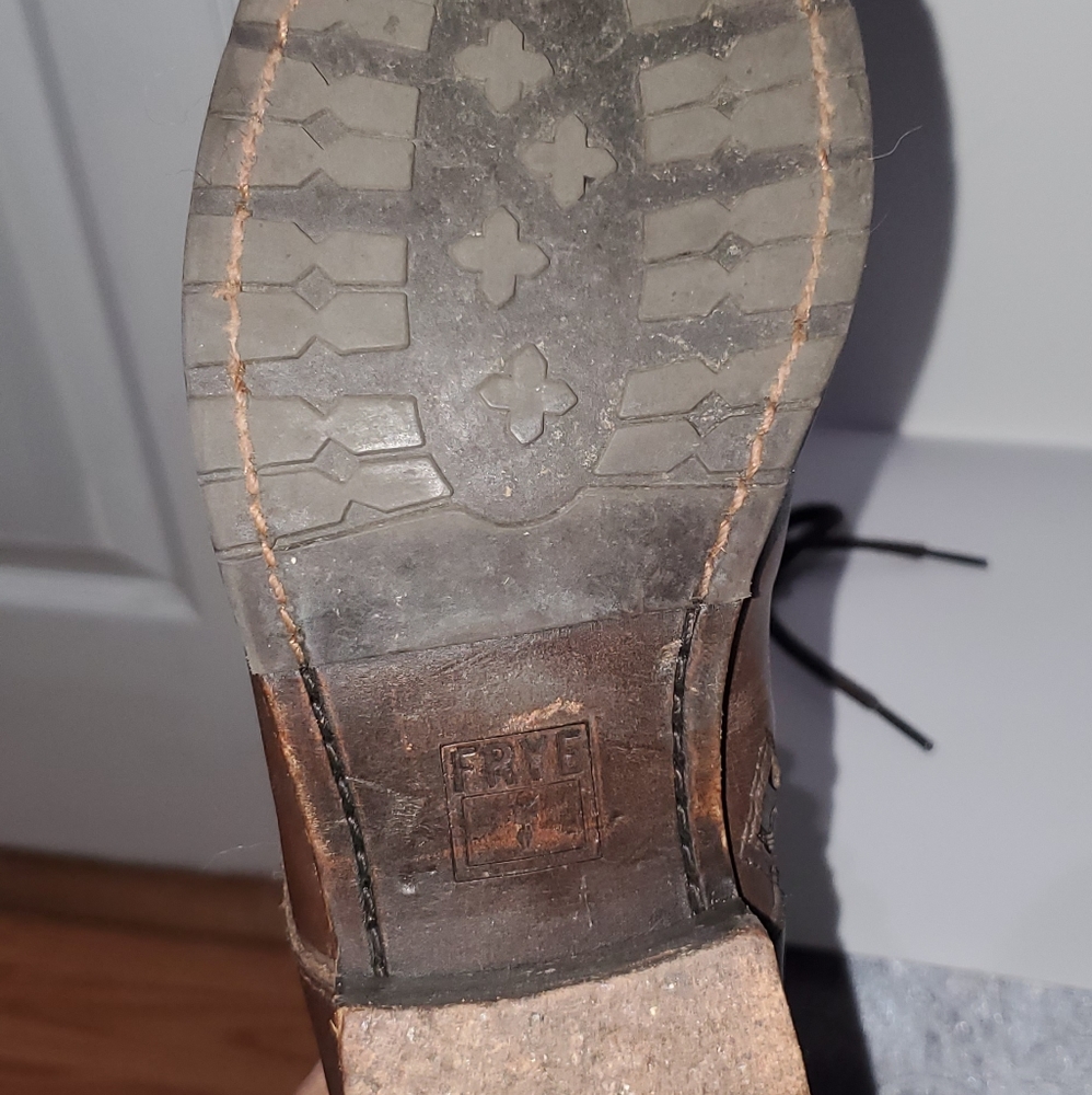 Shoes - Picture 4 of 5